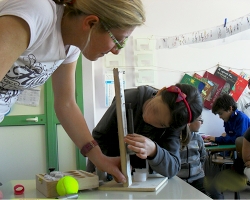 YM students teaching physics in primary schools